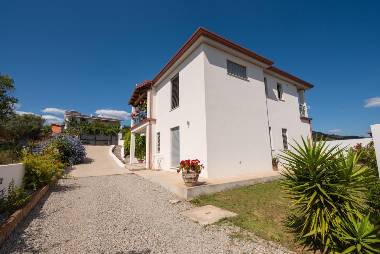 Bed and Breakfast Giglio Marino Тортолі Екстер'єр фото